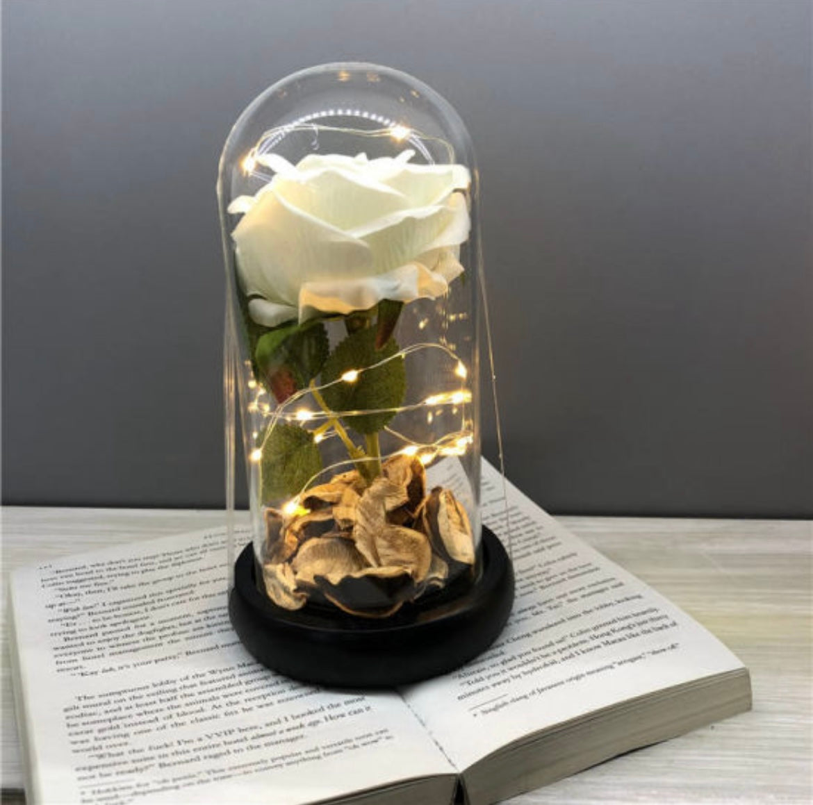 High Quality Gift Flowers Artificial Rose in Glass Dome with
LED Light Festival Valentine's Day Flowers Artificial